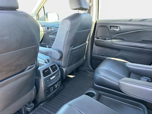 Used 2022 Honda Pilot Touring image 15