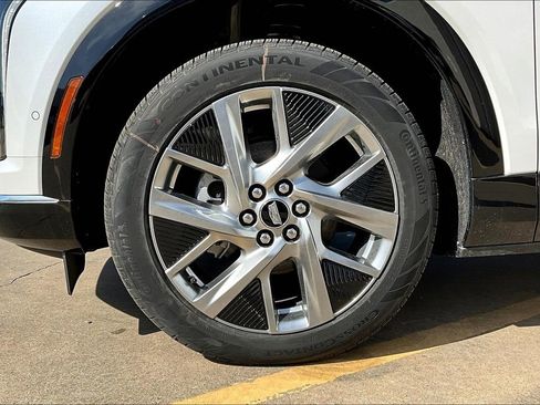 New 2025 Cadillac Optiq Luxury 1 w/ LPO, Floor Liner Package image 21