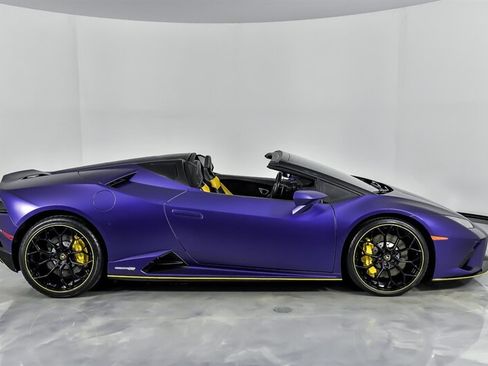 Used 2021 Lamborghini Huracan EVO RWD image 11