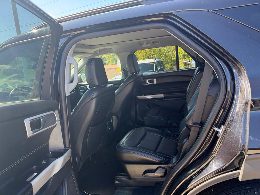 Used 2020 Ford Explorer XLT w/ Equipment Group 202A AWD/4WD image 17