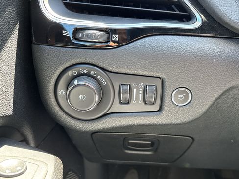 Certified 2023 Jeep Cherokee Altitude Lux AWD/4WD image 8