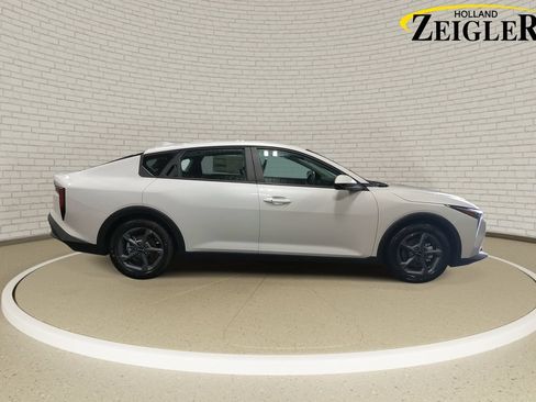 New 2026 Kia K4 FWD image 4