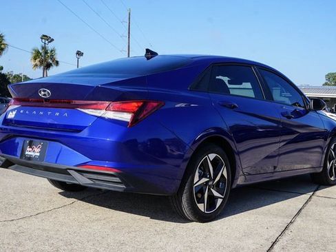 Used 2023 Hyundai Elantra SEL w/ Convenience Package image 4