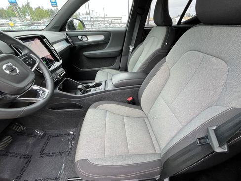 Used 2024 Volvo XC40 B5 Core AWD/4WD image 29