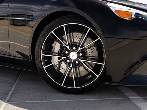 Used 2015 Aston Martin Vanquish Volante RWD image 17