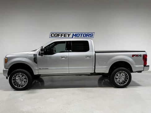 Used 2019 Ford F250 Platinum w/ Platinum Ultimate Package AWD/4WD image 2
