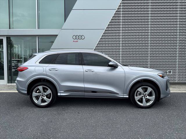 Certified 2025 Audi Q5 Premium Plus w/ Premium Plus AWD/4WD image 2