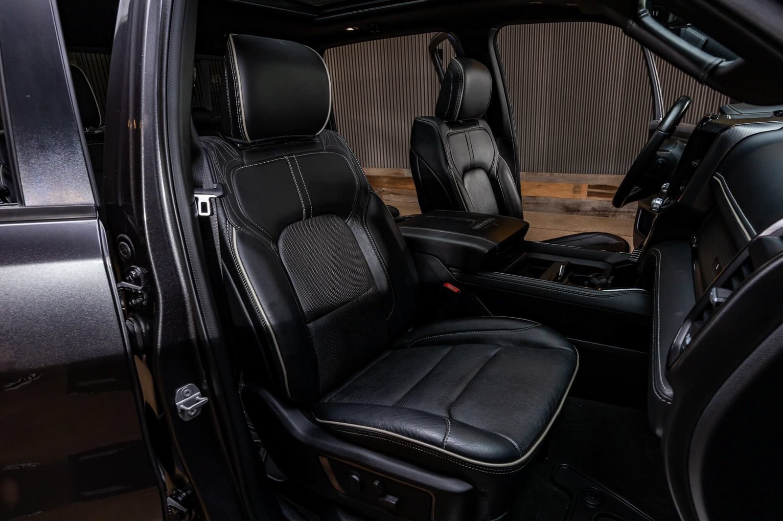 Used 2022 RAM 1500 Limited AWD/4WD image 31