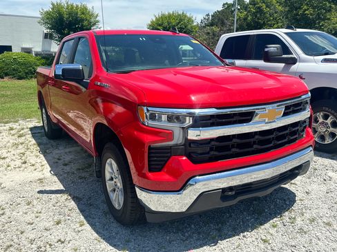 Used 2025 Chevrolet Silverado 1500 LT AWD/4WD image 3