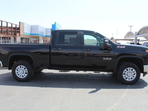 Used 2022 Chevrolet Silverado 2500 LT w/ Texas Edition AWD/4WD image 2