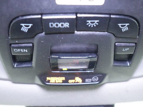 Used 2022 Toyota Corolla Cross XLE w/ Convenience Package AWD/4WD image 38