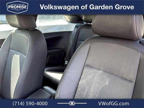 Used 2018 Volkswagen Beetle 2.0T SE w/ SE Premium Package FWD image 16