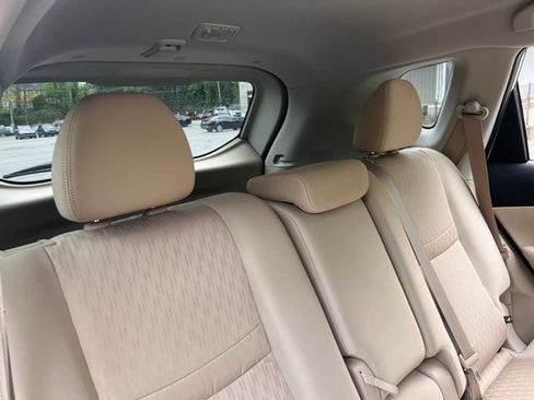 Used 2020 Nissan Rogue SV FWD image 28