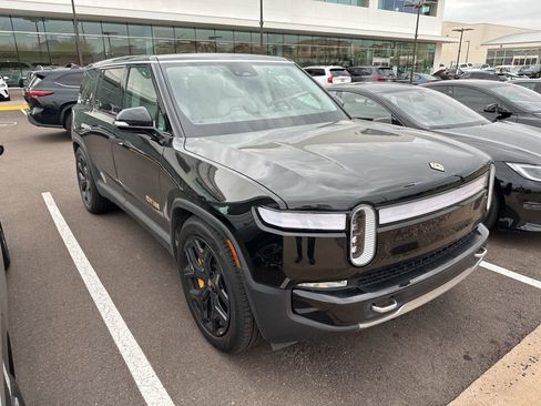 Used 2024 Rivian R1S Adventure image 3