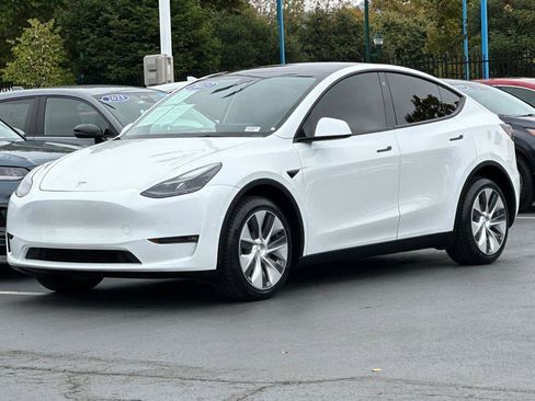 Used 2023 Tesla Model Y Long Range image 7