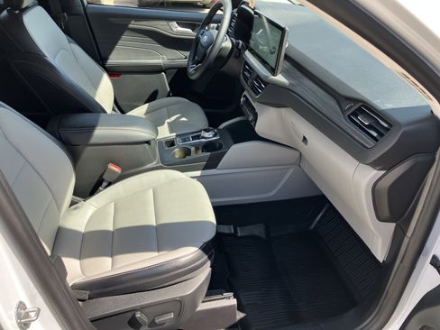 Used 2025 Ford Escape Platinum w/ Class II Trailer Tow Package AWD/4WD image 15