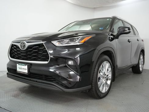 Used 2020 Toyota Highlander Limited image 3