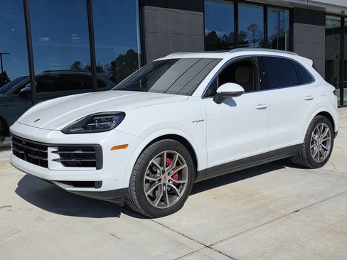 Used 2025 Porsche Cayenne S image 1