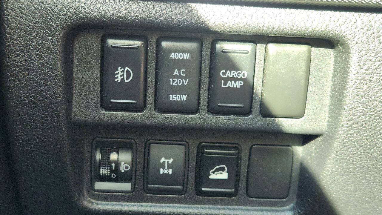 Used 2018 Nissan Titan PRO-4X AWD/4WD image 25