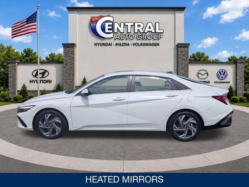 Certified 2025 Hyundai Elantra Limited FWD image 5