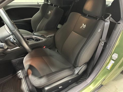Used 2018 Dodge Challenger R/T Scat Pack RWD image 21