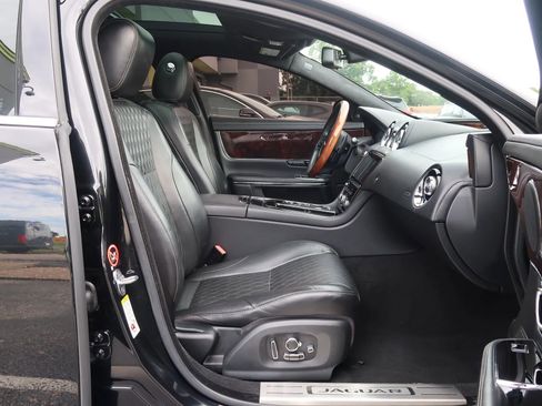 Used 2017 Jaguar XJ R-Sport image 25