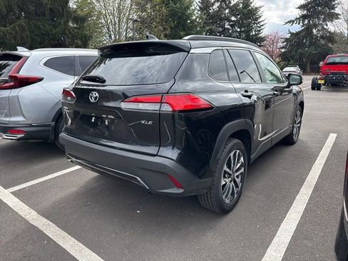 Used 2024 Toyota Corolla Cross XLE image 3