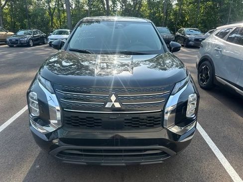 Used 2022 Mitsubishi Outlander ES AWD/4WD image 3