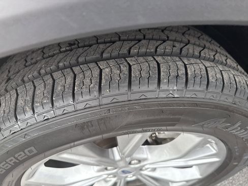 Used 2023 Ford Explorer Limited image 10