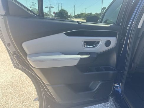 Used 2025 Honda Pilot Touring image 22