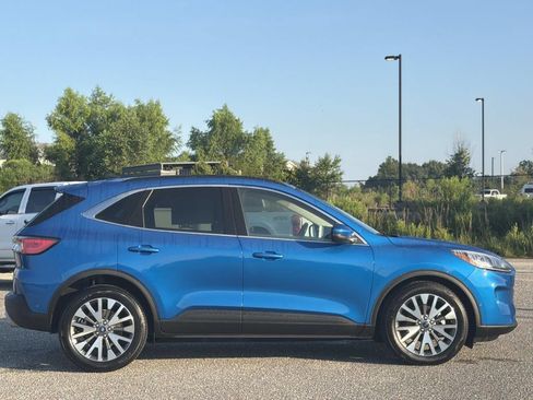 Certified 2020 Ford Escape Titanium FWD image 3
