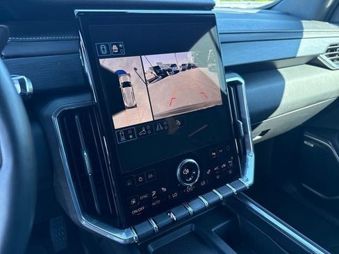Used 2025 GMC Acadia Elevation FWD image 18