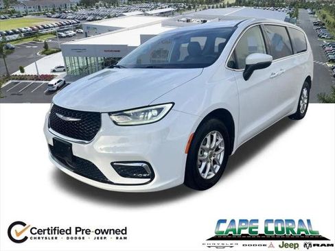 Certified 2023 Chrysler Pacifica Touring-L FWD image 1