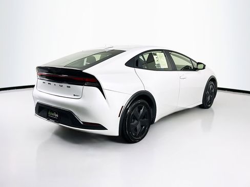 Used 2024 Toyota Prius LE image 9