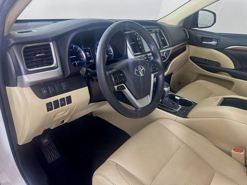 Used 2019 Toyota Highlander Limited FWD image 9