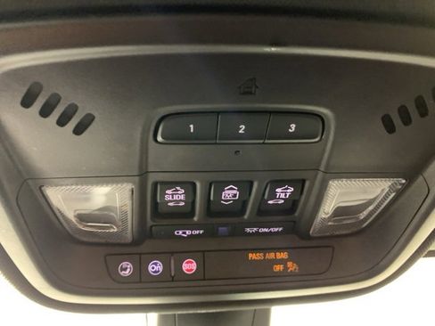 Used 2023 Chevrolet Traverse RS image 15