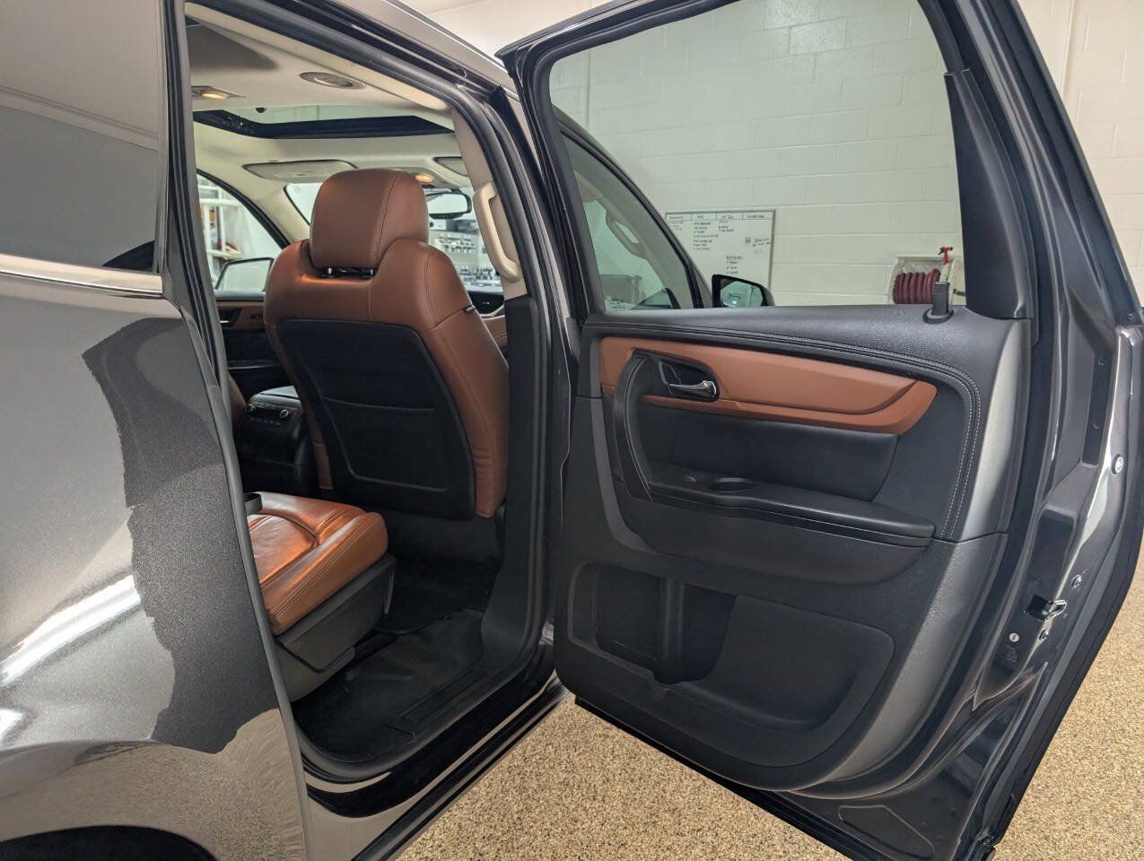 Used 2017 Chevrolet Traverse LT AWD/4WD image 19