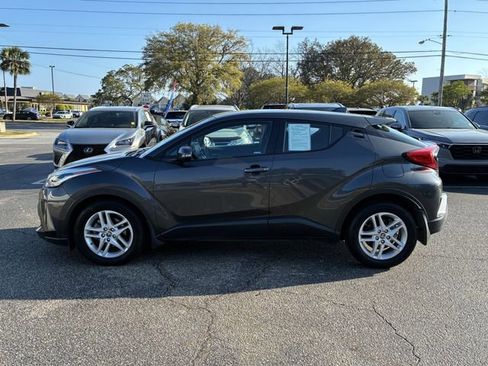 Used 2021 Toyota C-HR LE FWD image 6