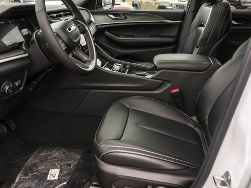 New 2025 Jeep Grand Cherokee Limited image 5