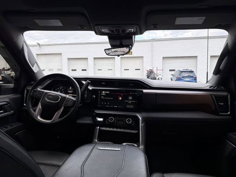 Used 2024 GMC Sierra 2500 Denali w/ Denali Reserve Package image 18