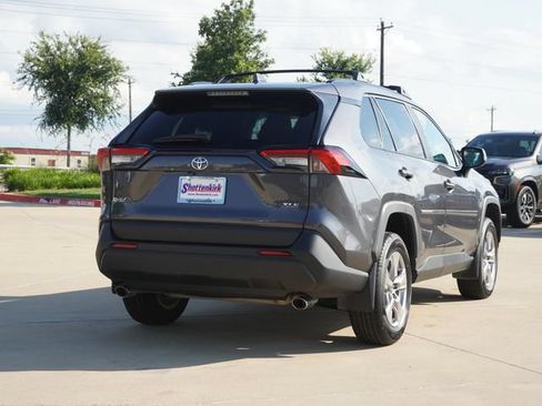 Used 2022 Toyota RAV4 XLE w/ Convenience Package FWD image 9