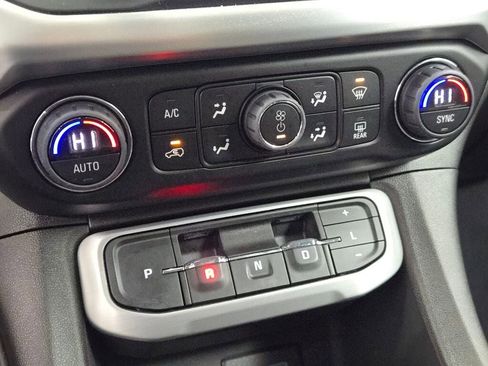 Used 2023 GMC Acadia SLE image 29