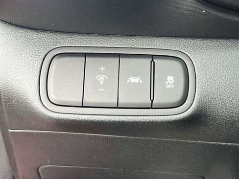 Certified 2022 Hyundai Venue SE image 17