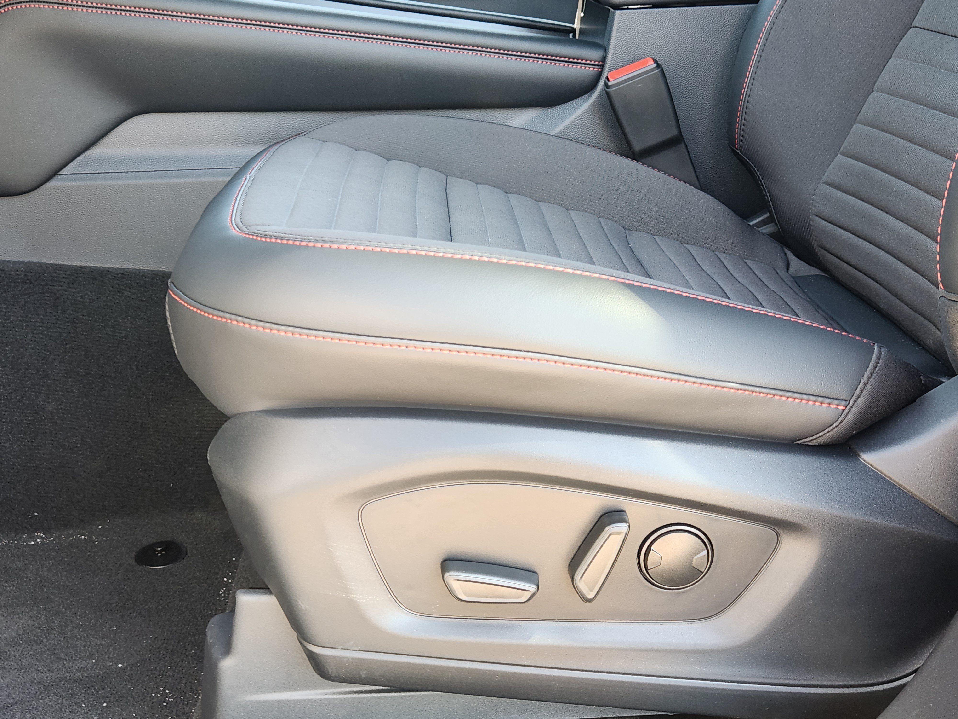New 2027 Ford Explorer ST-Line w/ ST-Line Street Pack RWD image 17