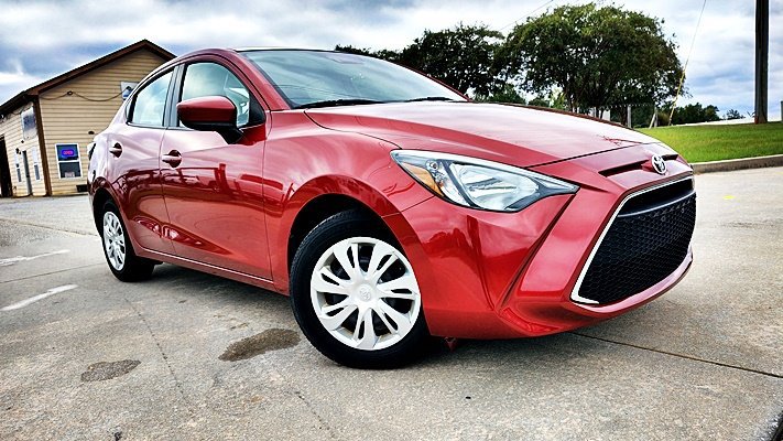 Used 2019 Toyota Yaris L FWD image 2