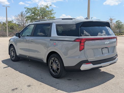 New 2026 Kia Carnival EX FWD image 7