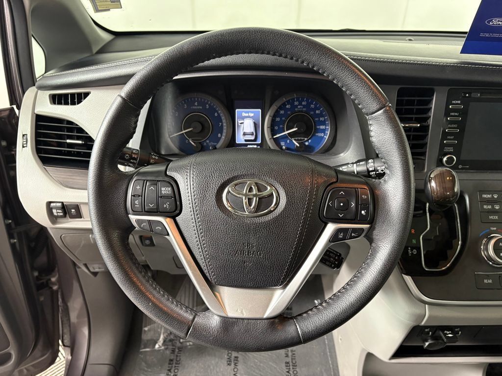Used 2020 Toyota Sienna XLE FWD image 16