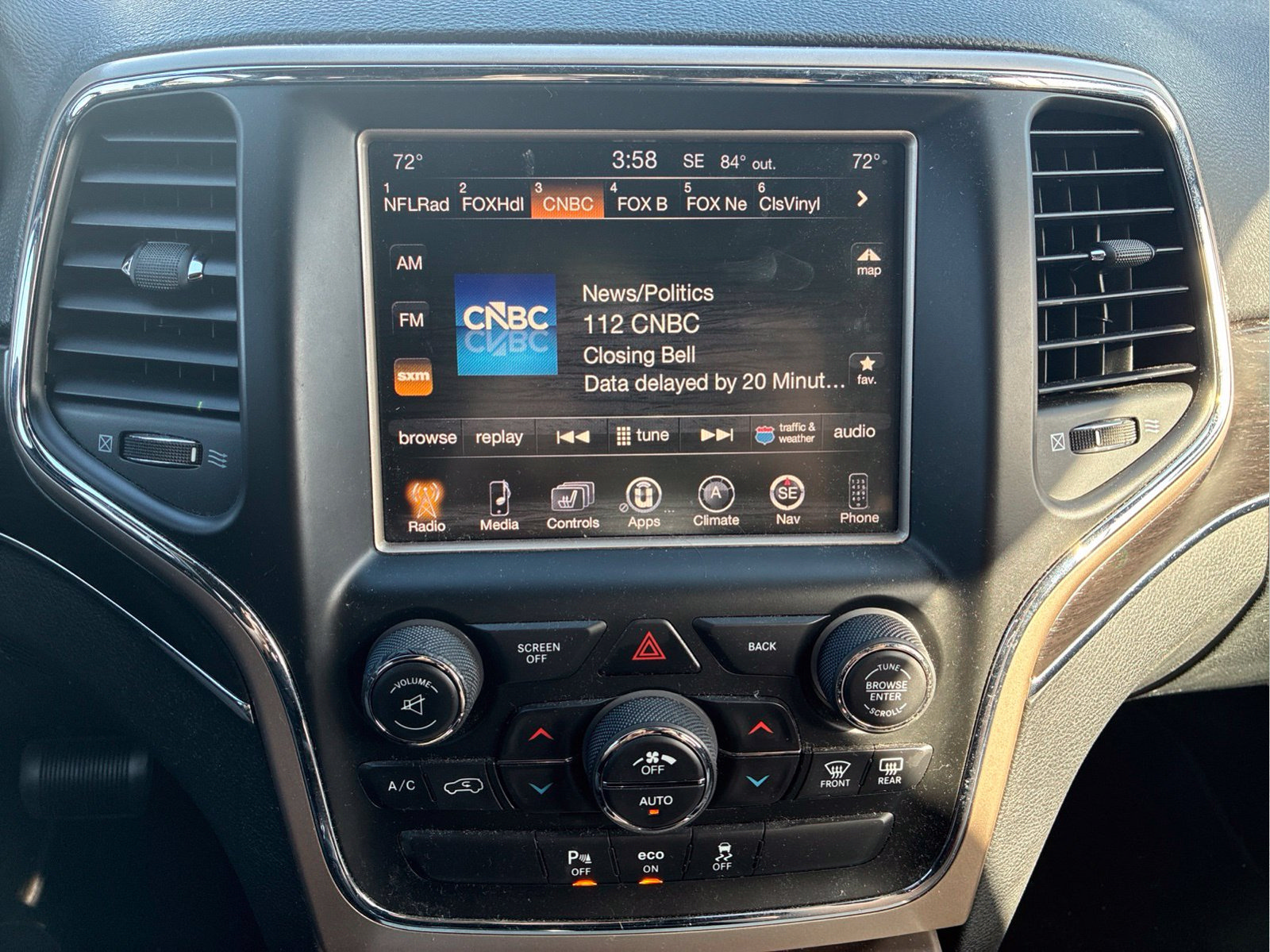 Used 2014 Jeep Grand Cherokee Limited w/ Luxury Group II AWD/4WD image 15