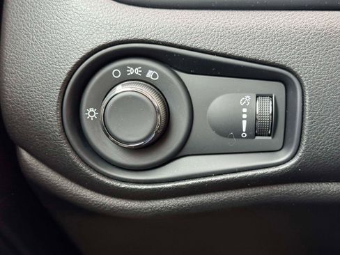 Used 2023 Jeep Renegade Latitude image 16