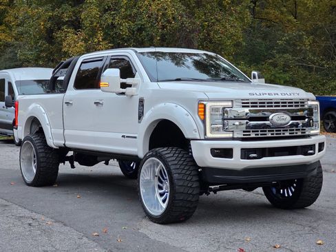 Used 2017 Ford F250 Lariat w/ Lariat Ultimate Package AWD/4WD image 10
